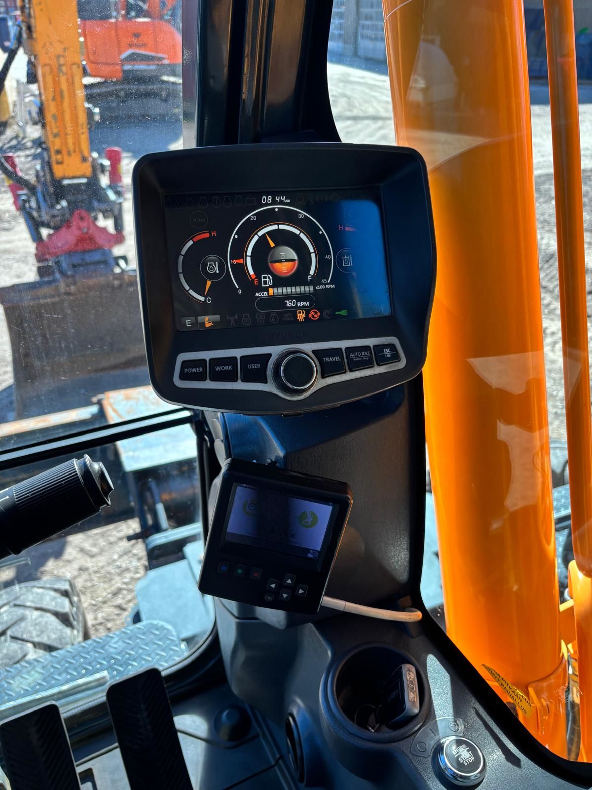 Hyundai R140W-9A 2015