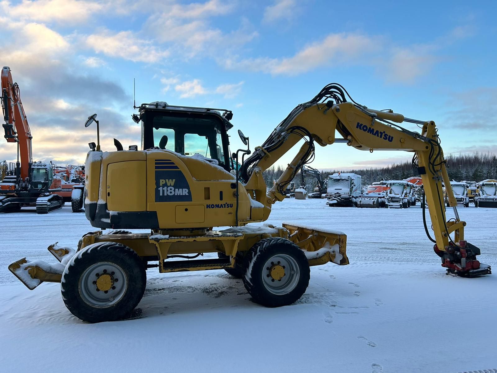 Komatsu PW118MR-8 2013