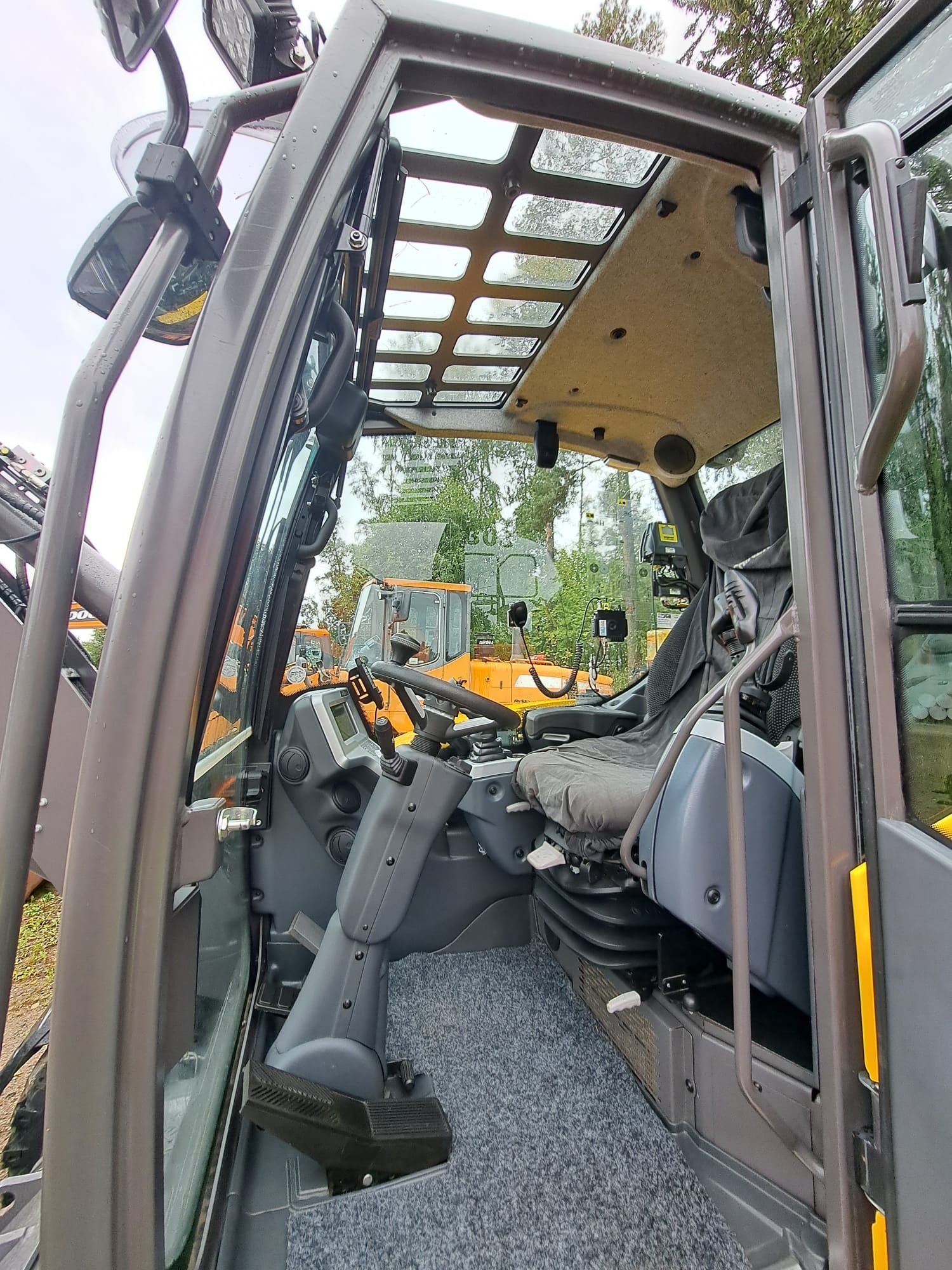 Mecalac 9MWR Mecalac -puomi kulmakaivuulla 2024 Vantaa