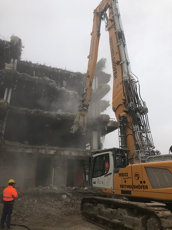 Epiroc CC 2300 BETONISAKSET / U-LEUKA, KONEEN KOKO 20-30 TONNIA