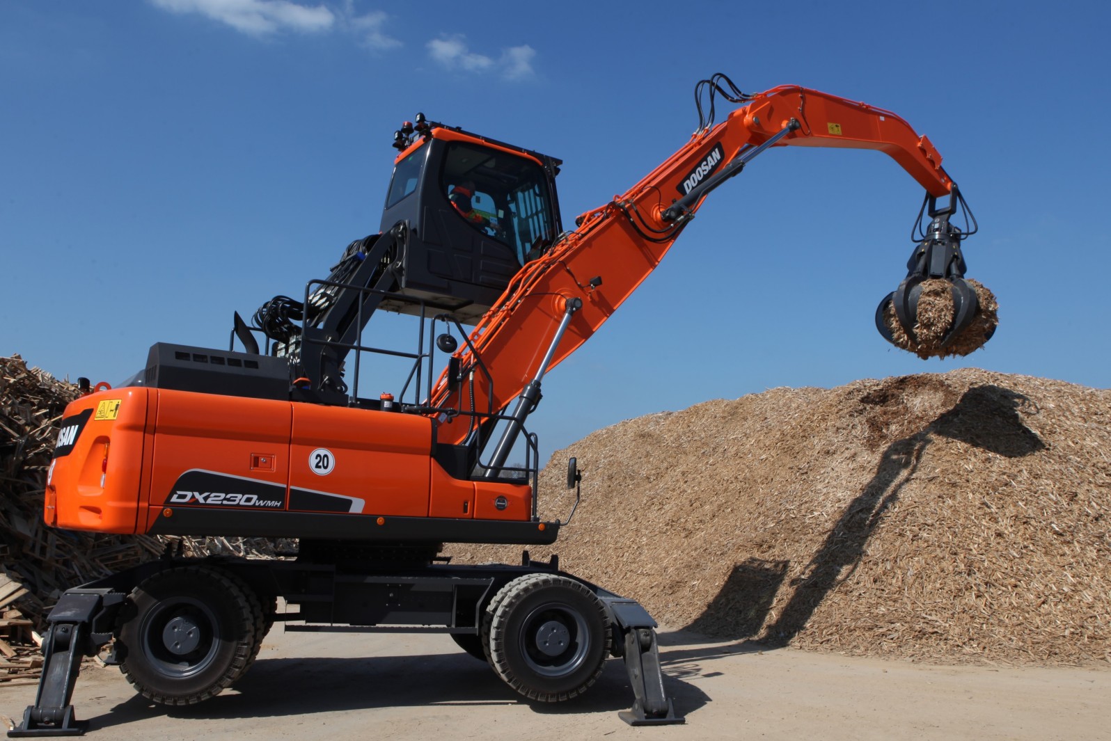 Doosan DX230WMH materiaalinkäsittelykone