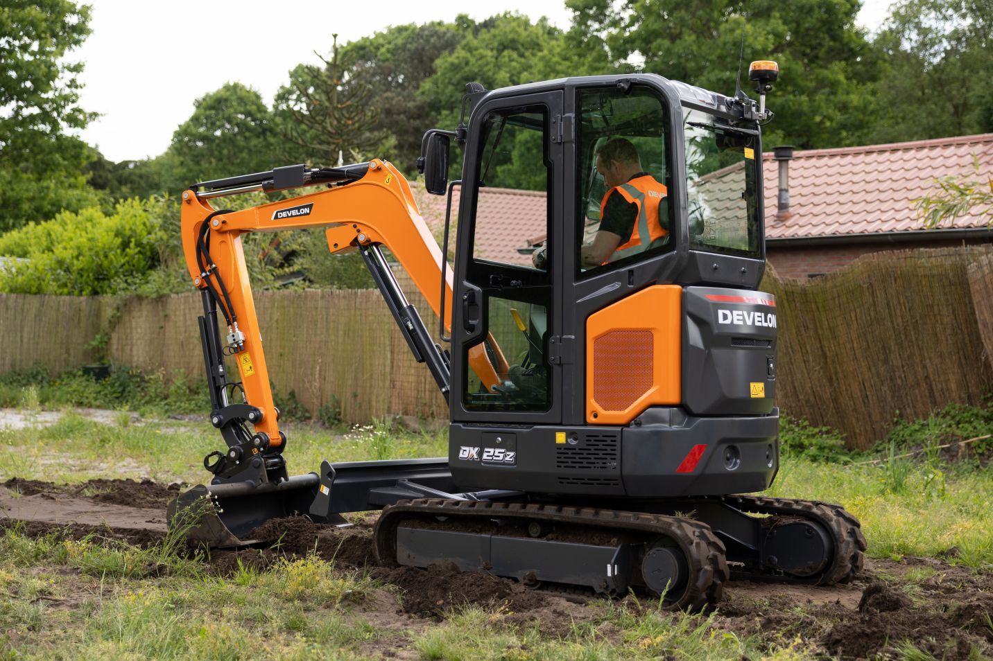 Develon DX25Z-7