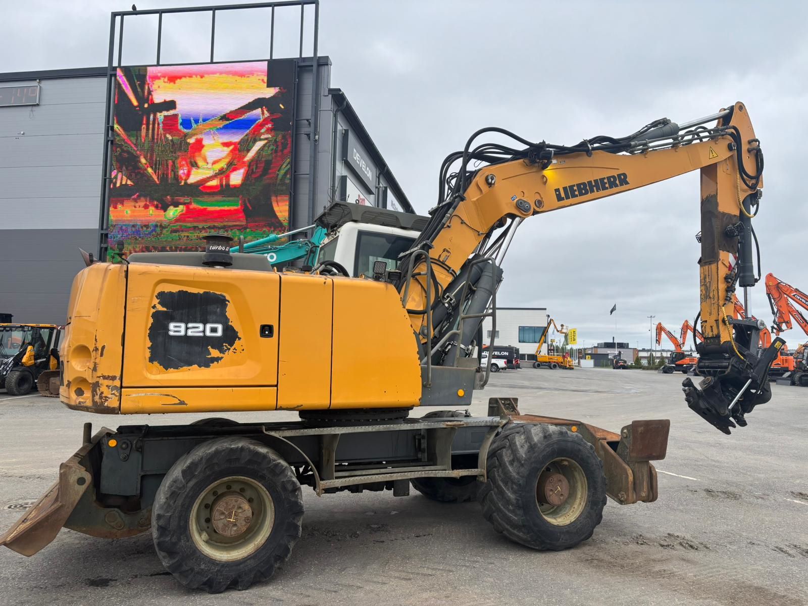 Liebherr A920 2014