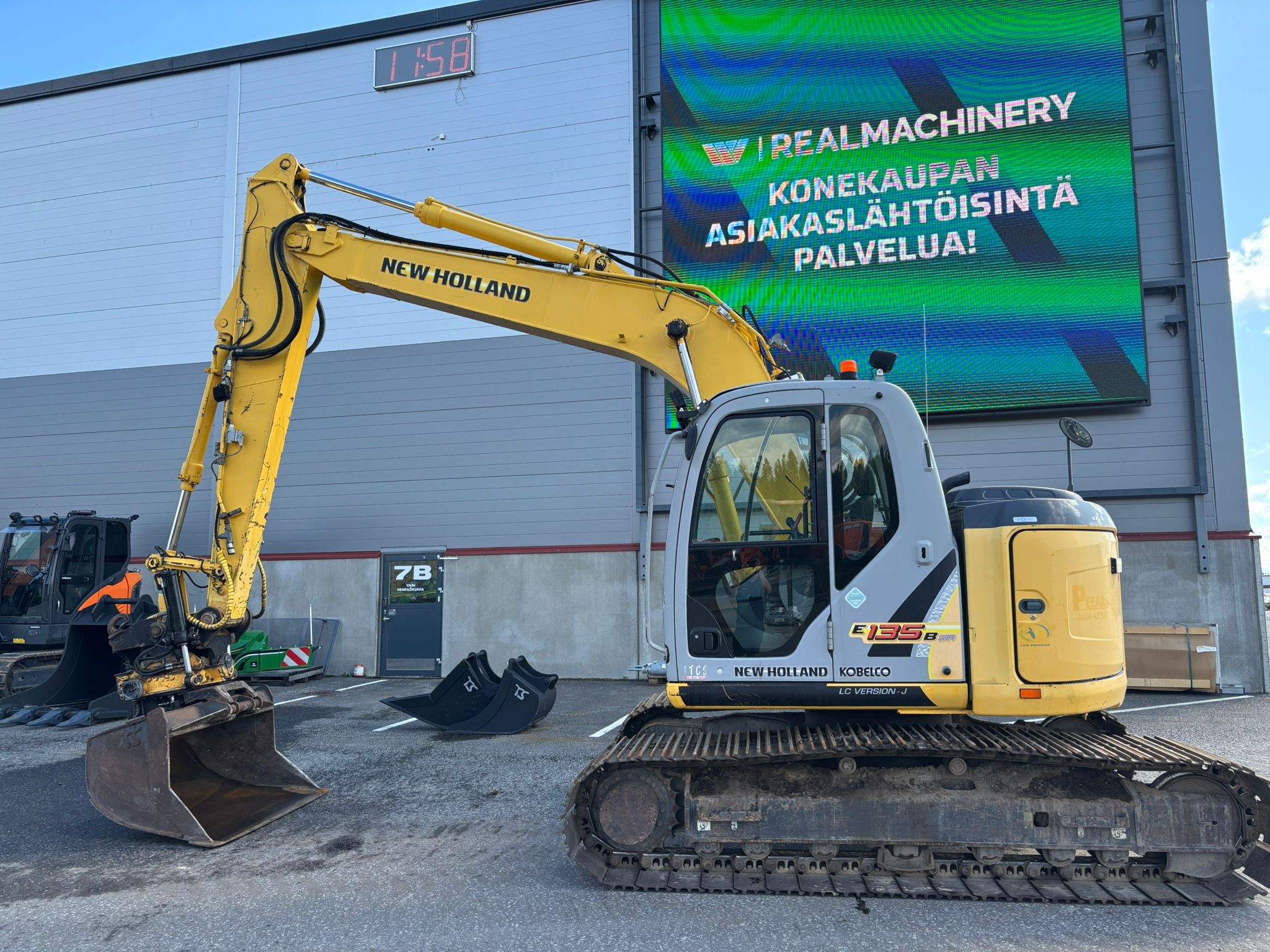New Holland E135BSR-2 2008 Lempäälä