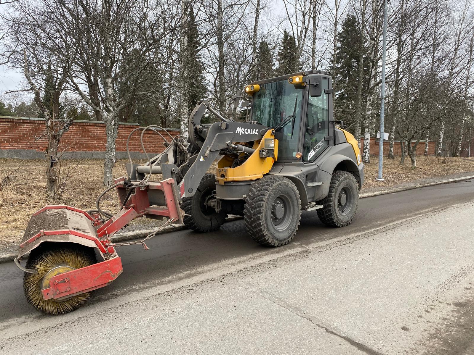 Kyykivelle Mecalacin pyöräkuormaajan puomisto on ykkösominaisuus