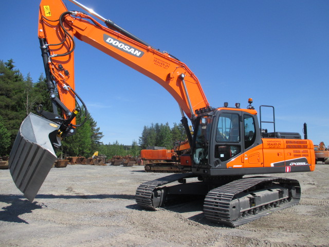 Maanrakennus Seager oy:n uusi Doosan DX255LC-5